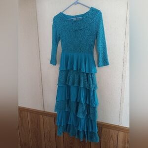 Elegant Teal Long Sleeve Lace Dress